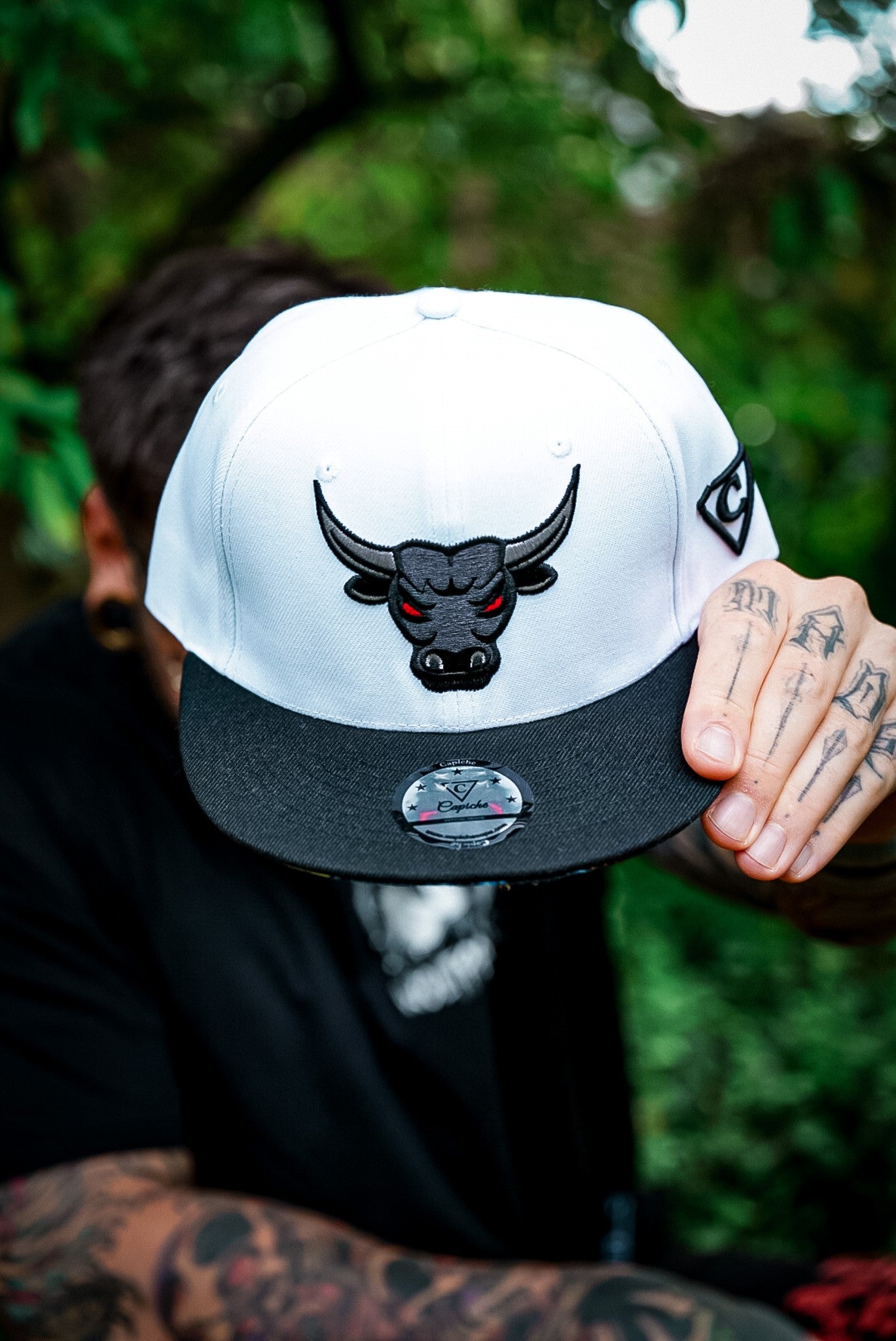 Bull Snapback - White/Black