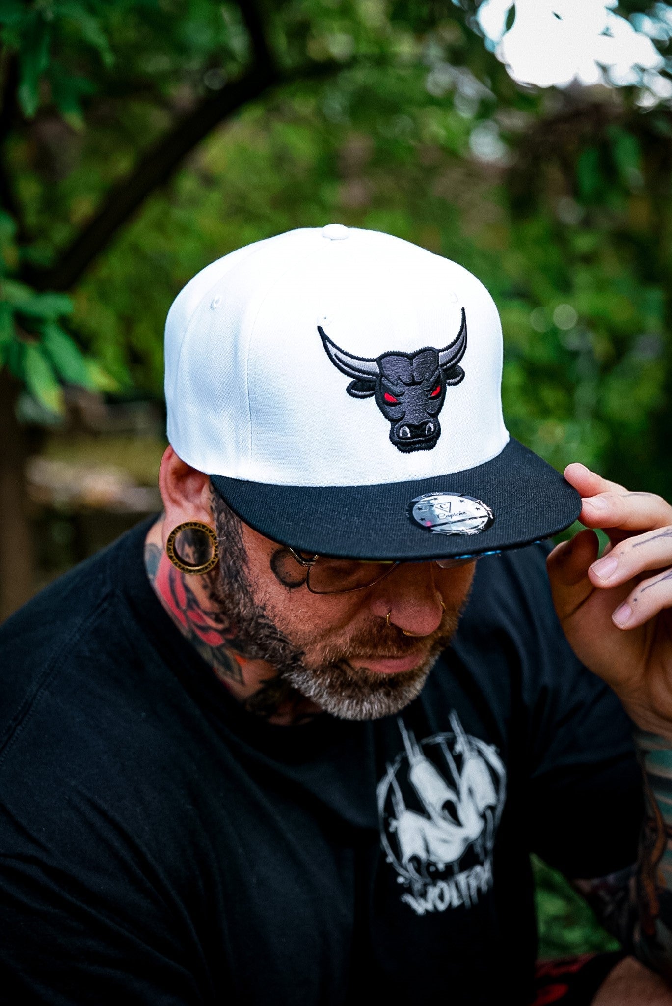 Bull Snapback - White/Black